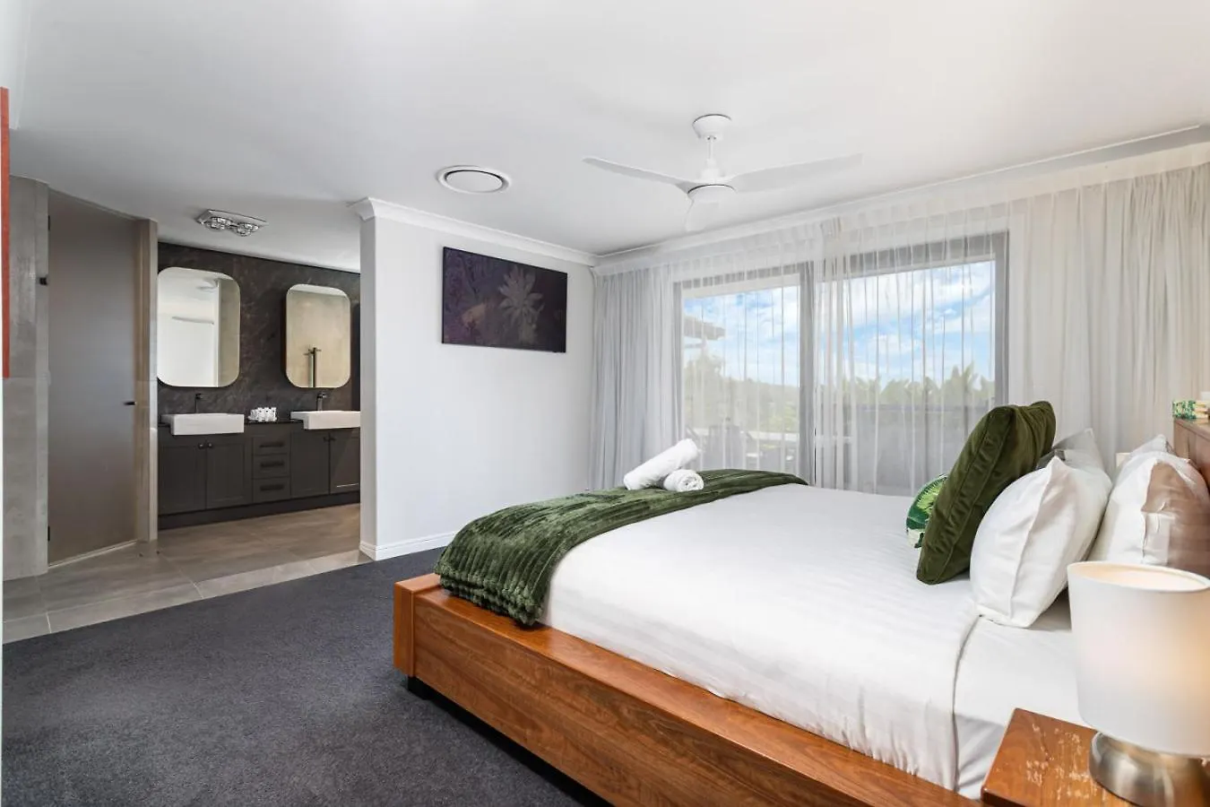 The Valley Hideaway Luxury Retreat Tallebudgera Holiday home